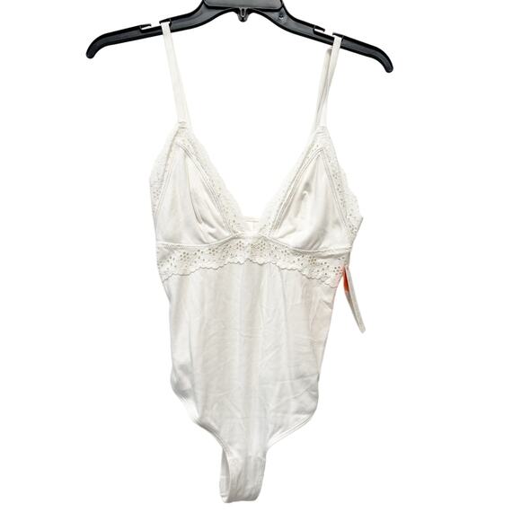 Colsie Womens White Eyelet Detail Soft Stretch Bodysuit Size S - Picture 2 of 6